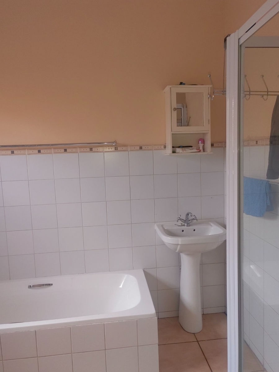  Bedroom Property for Sale in Carters Glen Northern Cape